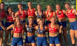 Norwegian women's handball team poses in shorts