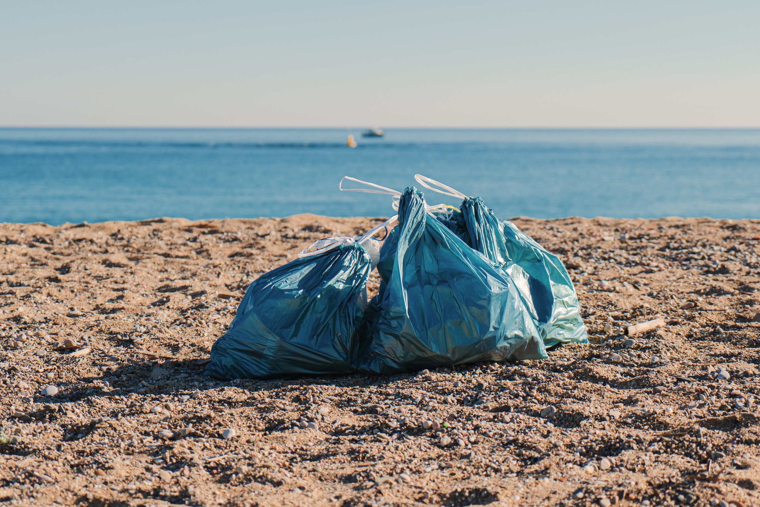 Plastic bag usage on UK beache