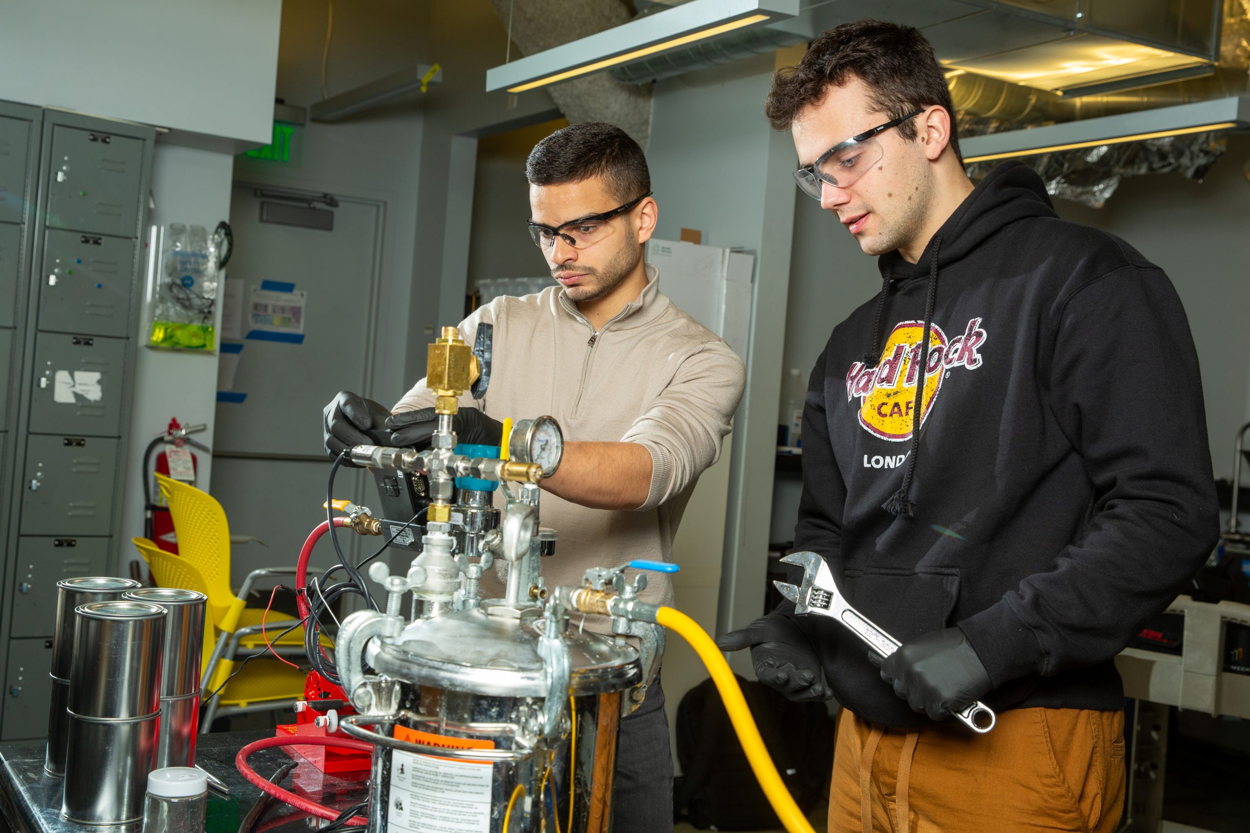 MIT engineers convert soda cans and seawater into zero-emission fuel ...