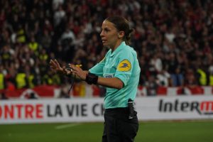 Stéphanie FRAPPART is the arbitrator of the Coupe de France final