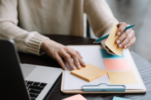 Woman using post-its to divide tasks