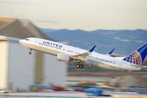 United flight taking off